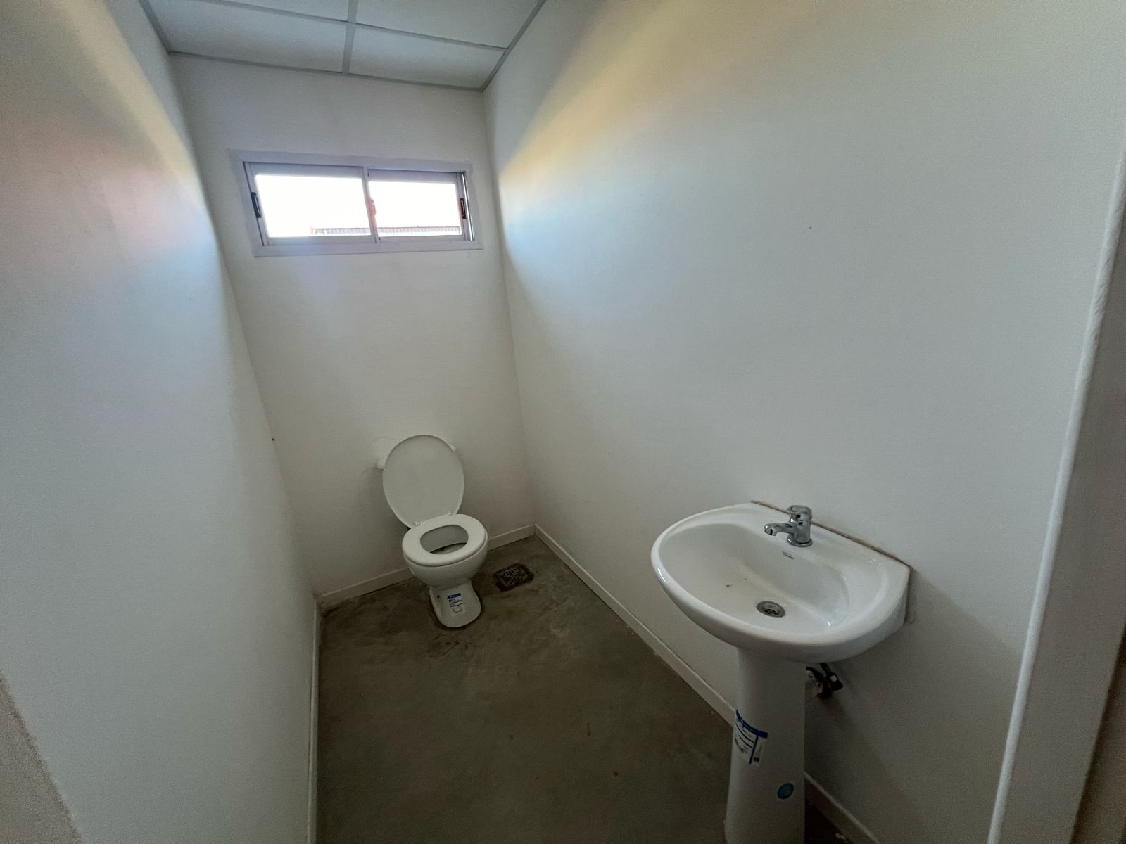 Polo 52 ,Galpon indutrial , 1000m2, 1 oficina, 2 baños
