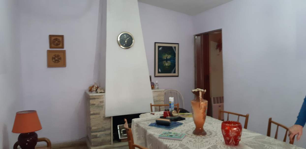 POETA LUGONES, CASA ESQUINA, BUEN TAMAÑO
