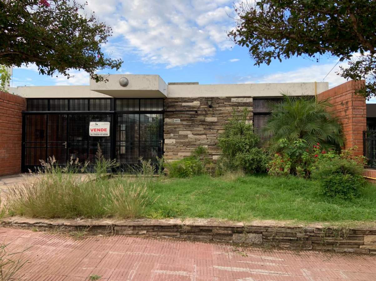 MAIPU: CASA EN UNA PLANTA, BIEN UBICADA
