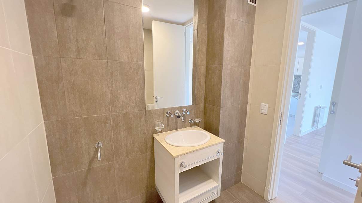 Dpto 2 dormitorios con vista al golf Jockey Club en Residencias Capri con seguridad acepta permuta zona norte