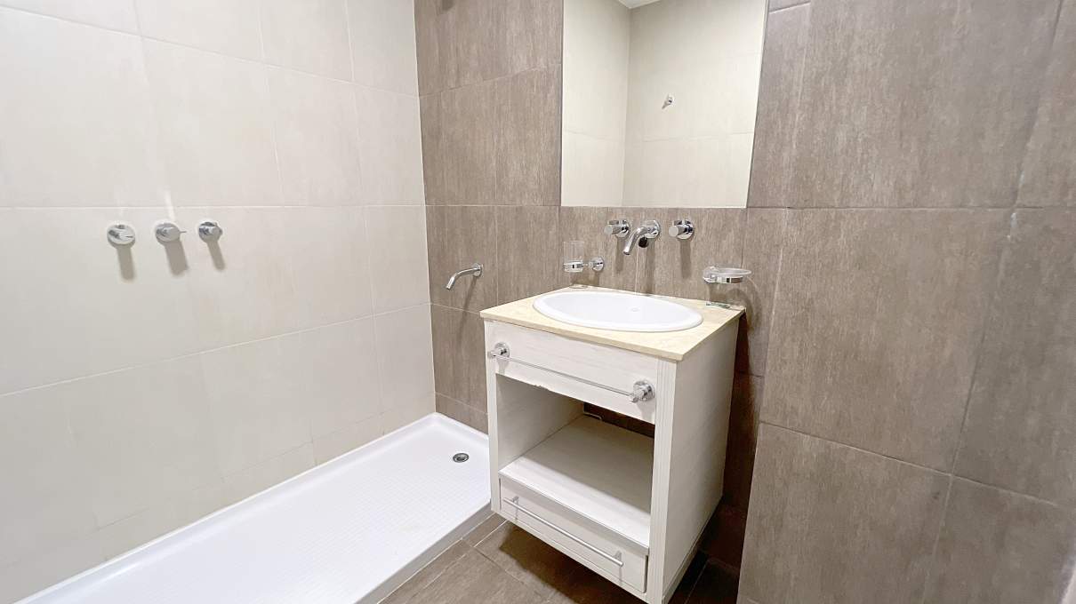 Dpto 2 dormitorios con vista al golf Jockey Club en Residencias Capri con seguridad acepta permuta zona norte