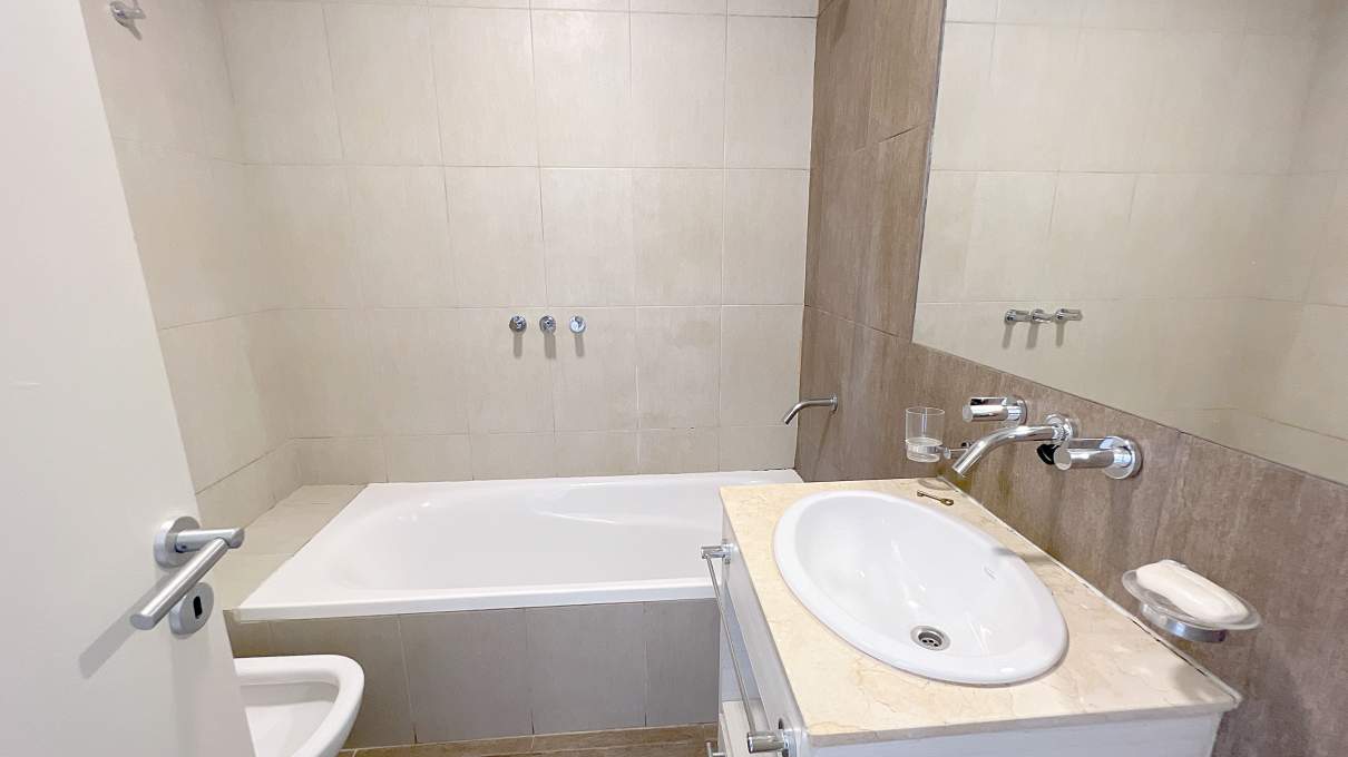 Dpto 2 dormitorios con vista al golf Jockey Club en Residencias Capri con seguridad acepta permuta zona norte