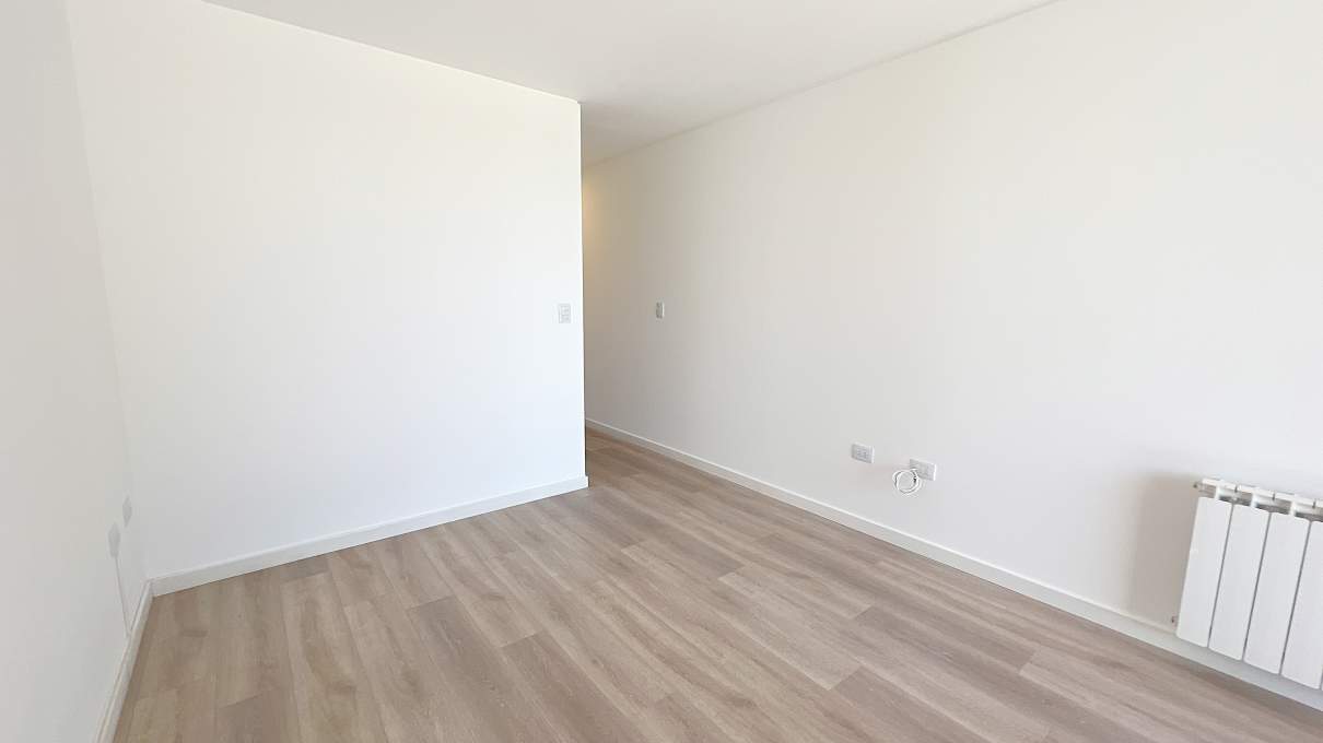 Dpto 2 dormitorios con vista al golf Jockey Club en Residencias Capri con seguridad acepta permuta zona norte