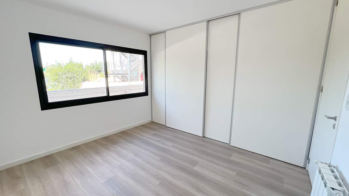 Dpto 2 dormitorios con vista al golf Jockey Club en Residencias Capri con seguridad acepta permuta zona norte