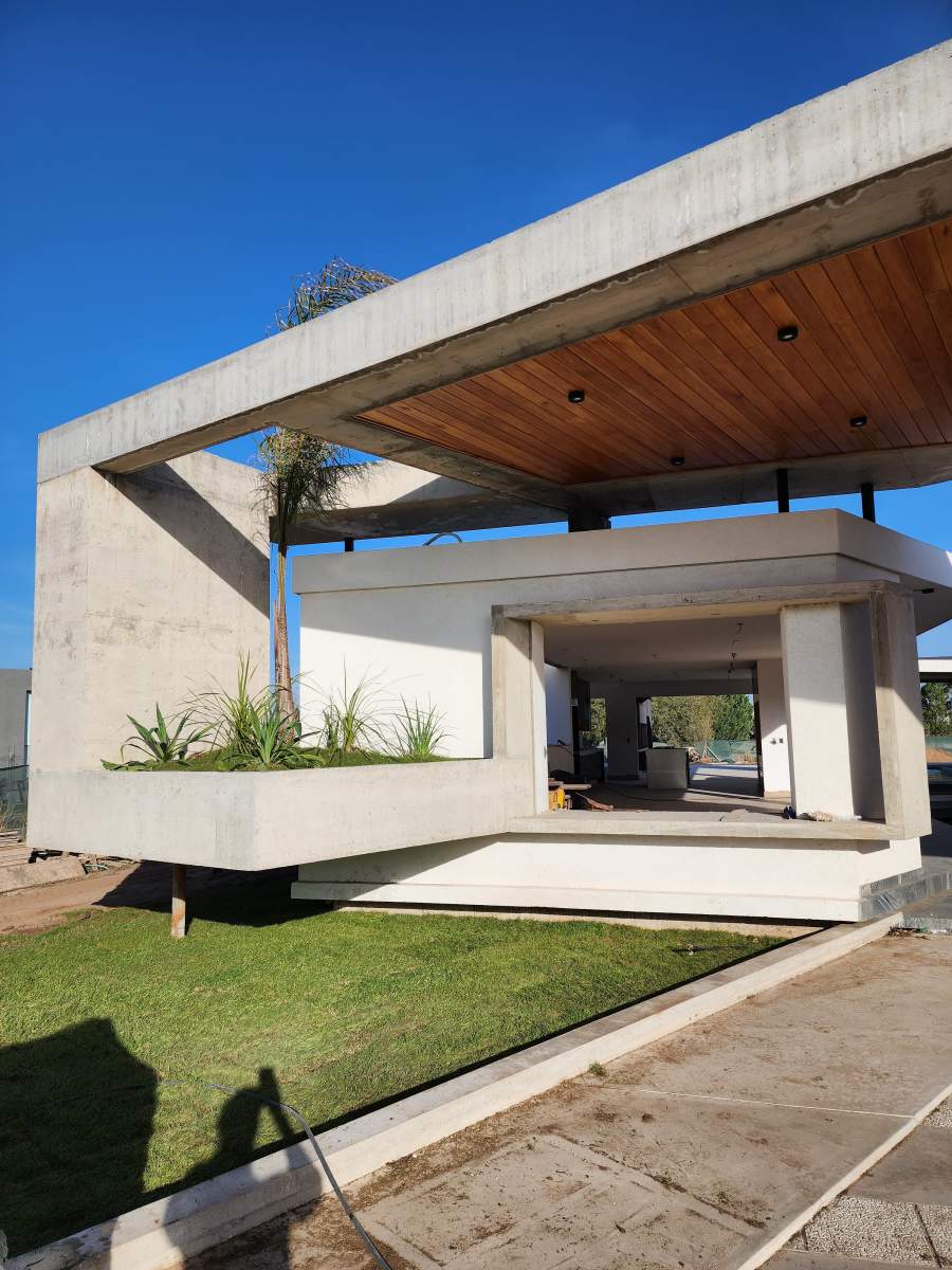 CASA en VENTA- La Cascada Country Golf- Cba