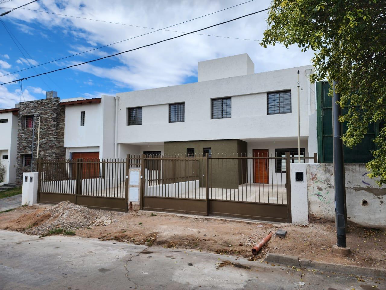 DUPLEX A ESTRENAR Bº URCA 3 D, 3 B, COCHERA DOBLE,EXCELENTE CALIDAD