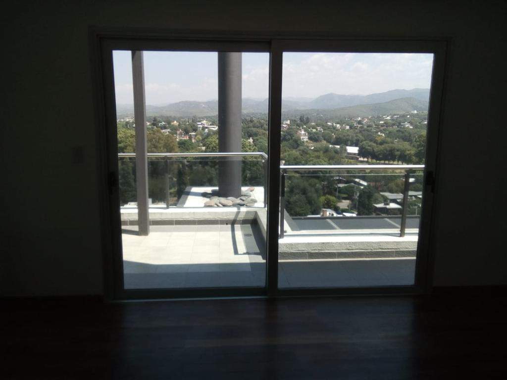 DEPARTAMENTO  EN  VENTA- CASONAS DEL GOLF- VILLA ALLENDE -CÓRDOBA