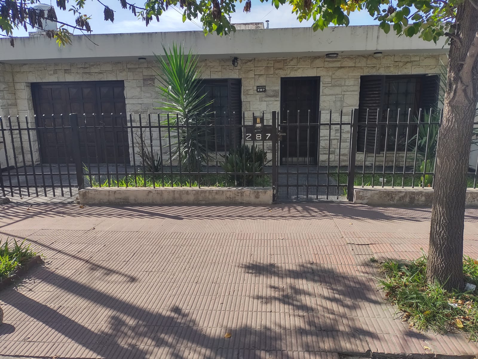 Vendo casa en barrio Las Palmas...