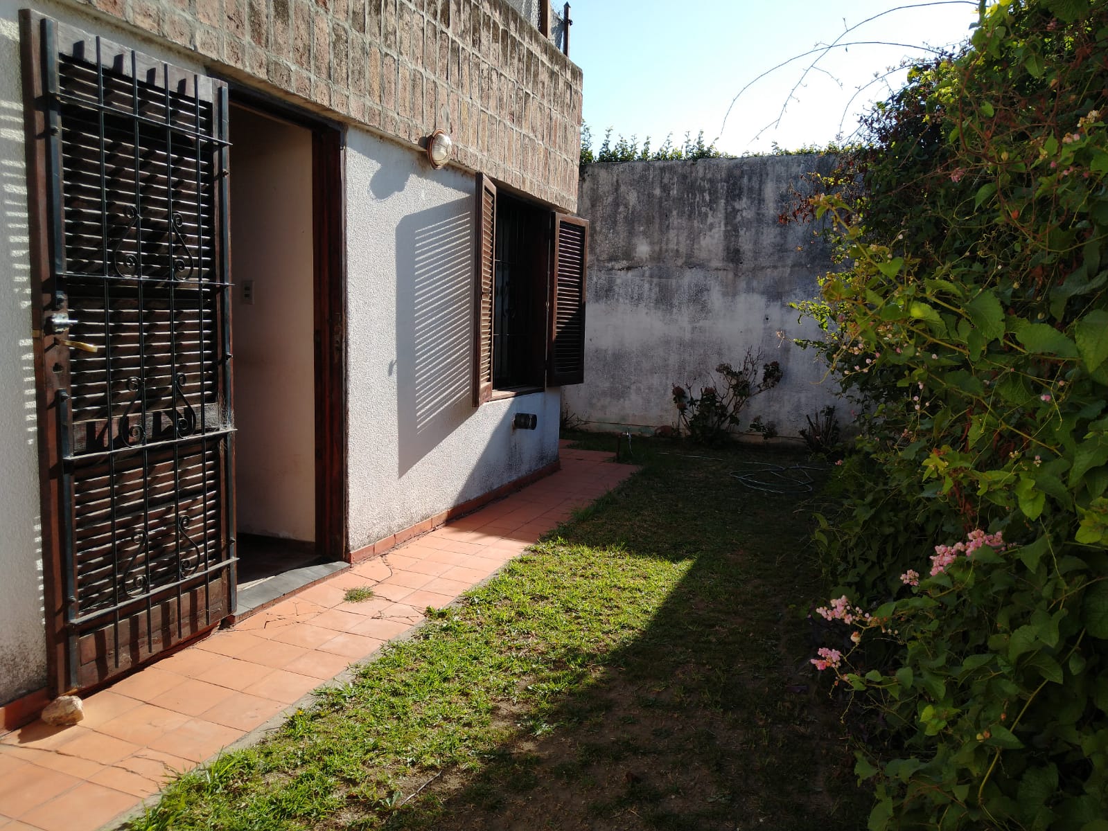 Vendo casa en barrio Alto Verde...