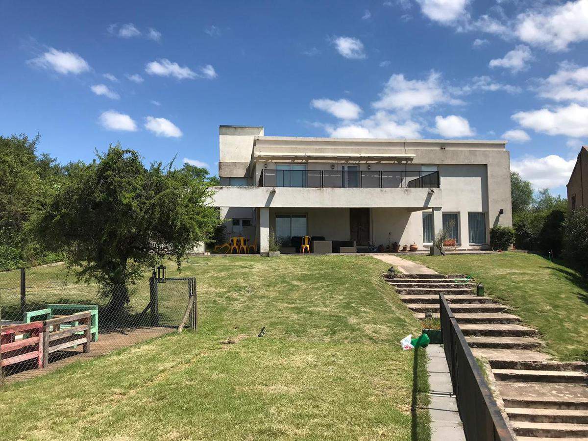CASA EN VENTA - MENDIOLAZA