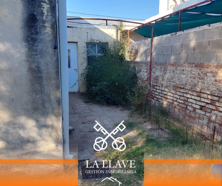 CASA EN VENTA RIO TERCERO BARRIO ESCUELA
