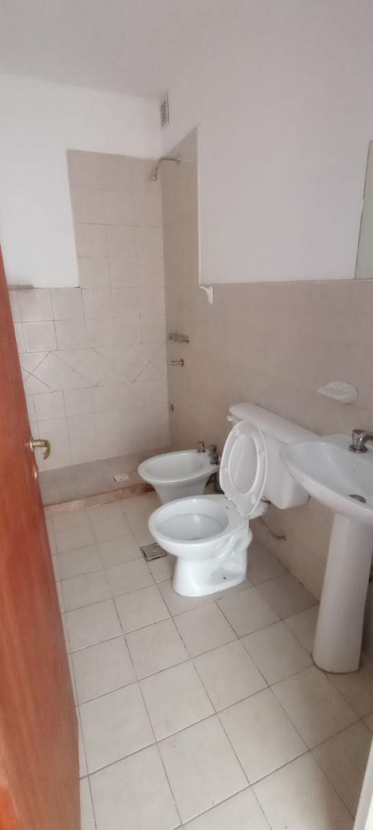 VENDO AMPLIO DEPTO DE UN DOR EN ZONA MOJICA