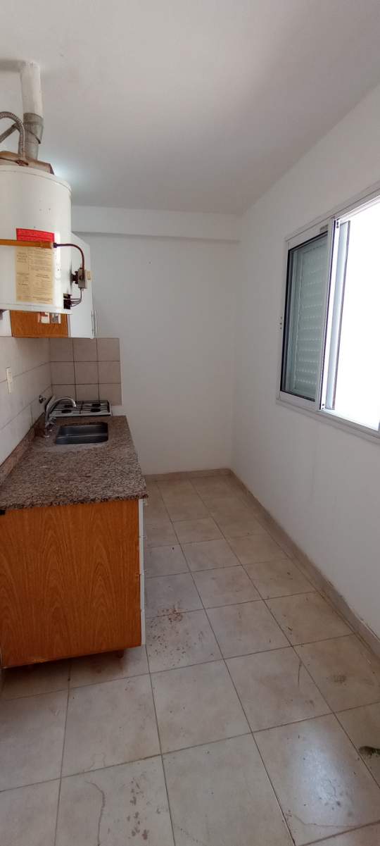 VENDO AMPLIO DEPTO DE UN DOR EN ZONA MOJICA