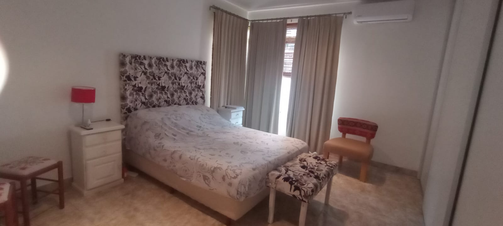 VENDO CASA EN BARRIO LOS CACIQUES