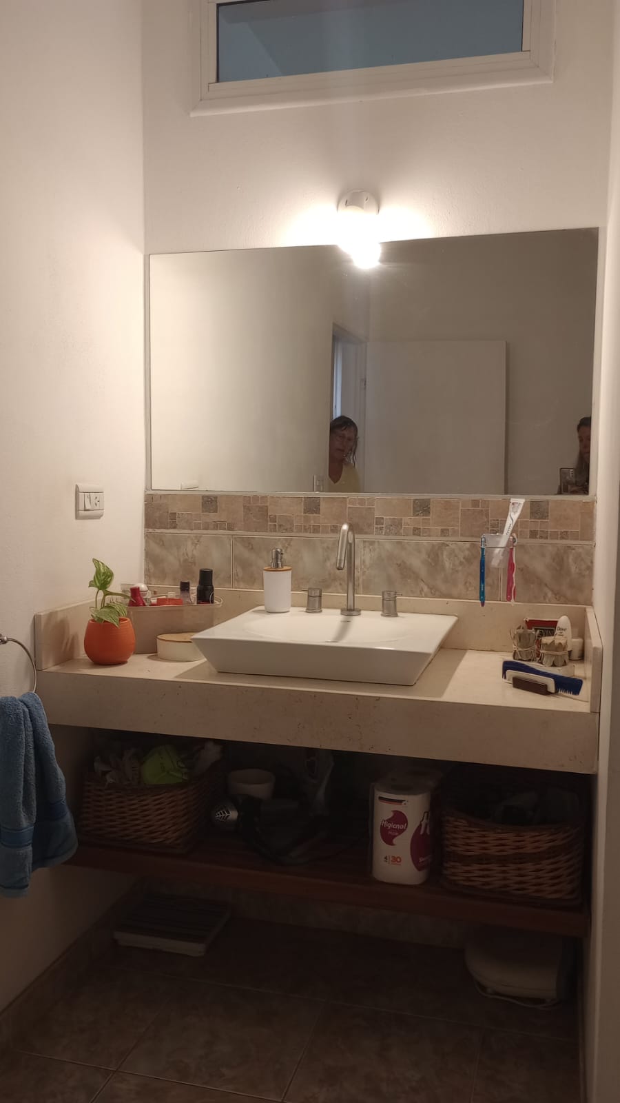 VENDO CASA EN BARRIO LOS CACIQUES