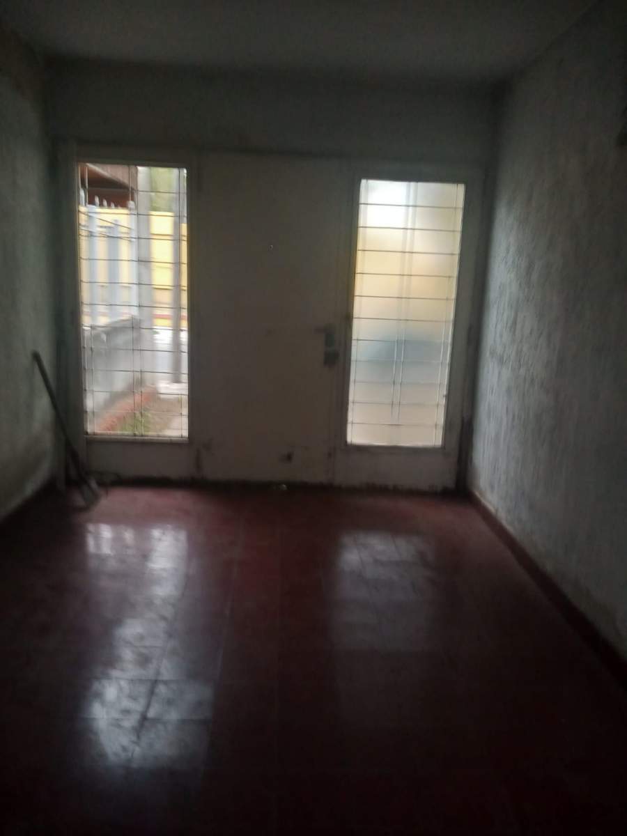 CASA EN VENTA BARRIO CENTRO AMERICA (A RECICLAR)