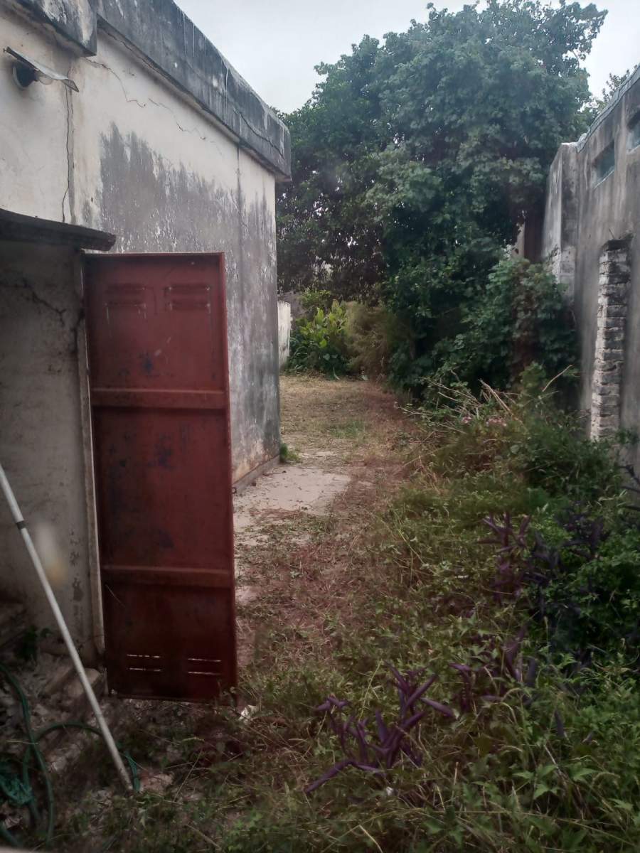 CASA EN VENTA BARRIO CENTRO AMERICA (A RECICLAR)