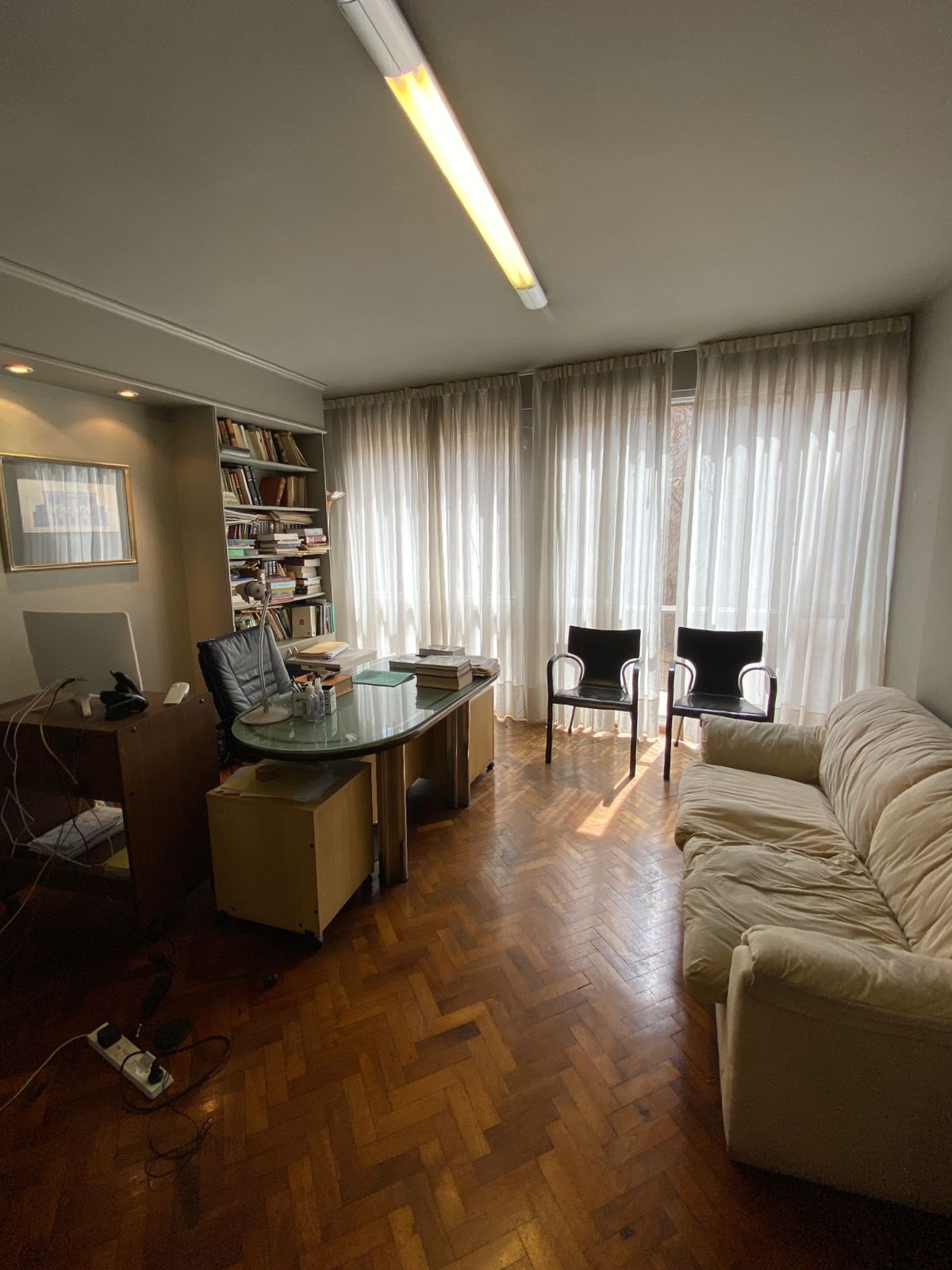 En esta oportunidad, GARCIA SAGUES INMOBILIARIA te ofrece TRES OFICINAS COMBINADAS en venta: