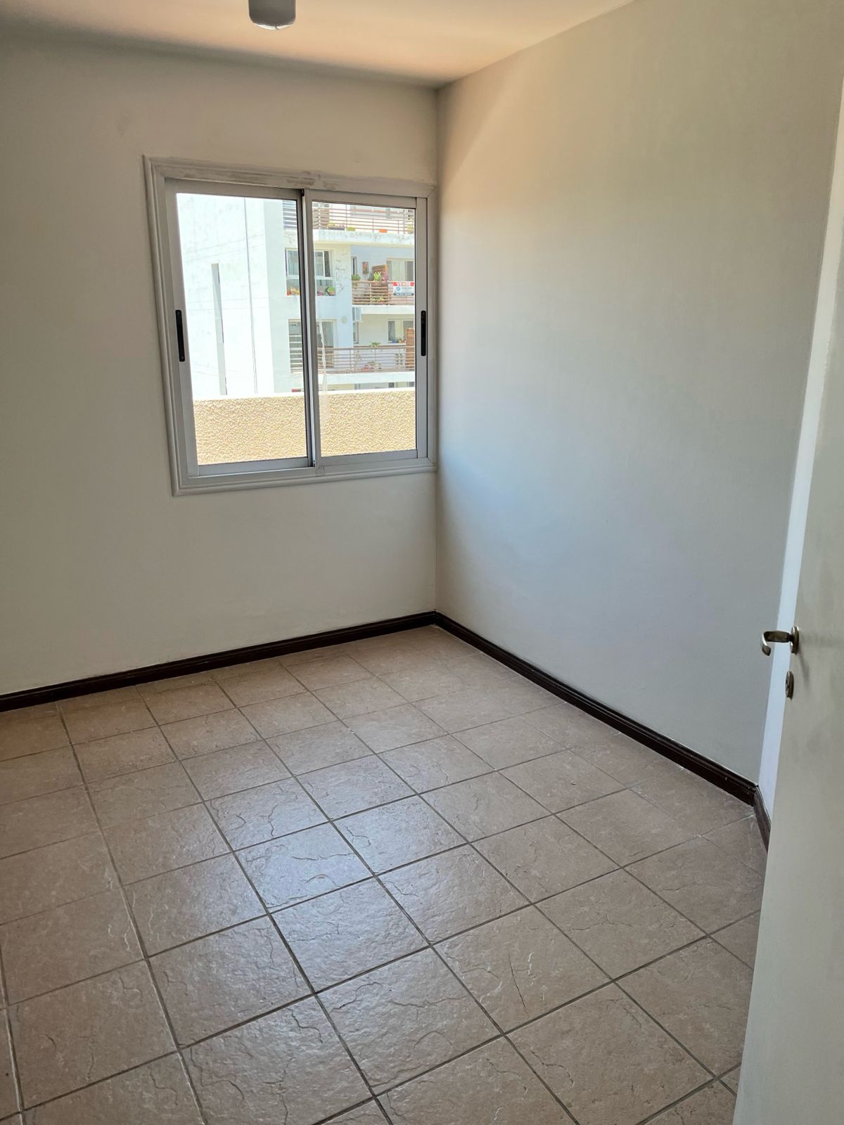 SR VENDE DEPTO UN DORM ALTA CBA.