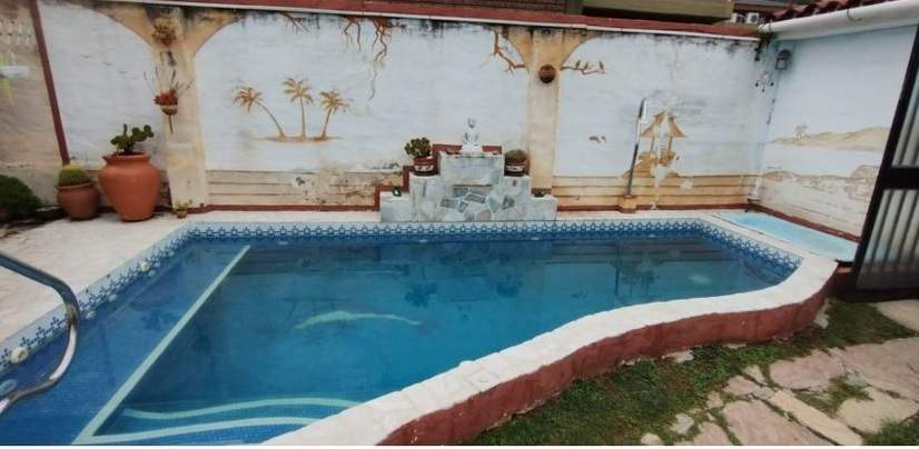OPORTUNIDAD VENDO CHALET CON PILETA  CON CALDERA Y DEPARTAMENTO EN BARRIO LA CUESTA