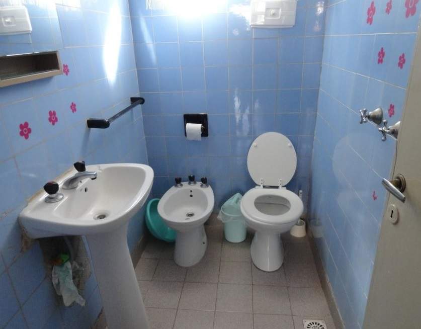 OPORTUNIDAD VENDO CHALET CON PILETA  CON CALDERA Y DEPARTAMENTO EN BARRIO LA CUESTA