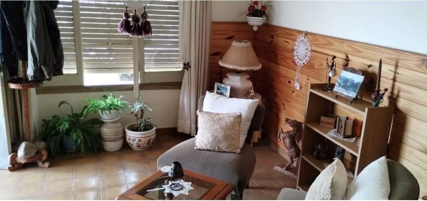 OPORTUNIDAD VENDO CHALET CON PILETA  CON CALDERA Y DEPARTAMENTO EN BARRIO LA CUESTA