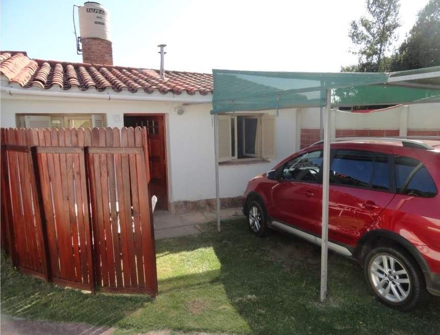 OPORTUNIDAD VENDO CHALET CON PILETA  CON CALDERA Y DEPARTAMENTO EN BARRIO LA CUESTA
