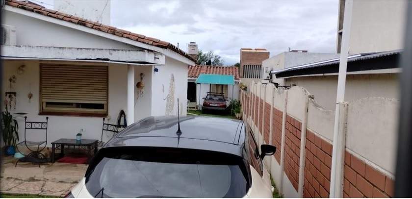 OPORTUNIDAD VENDO CHALET CON PILETA  CON CALDERA Y DEPARTAMENTO EN BARRIO LA CUESTA