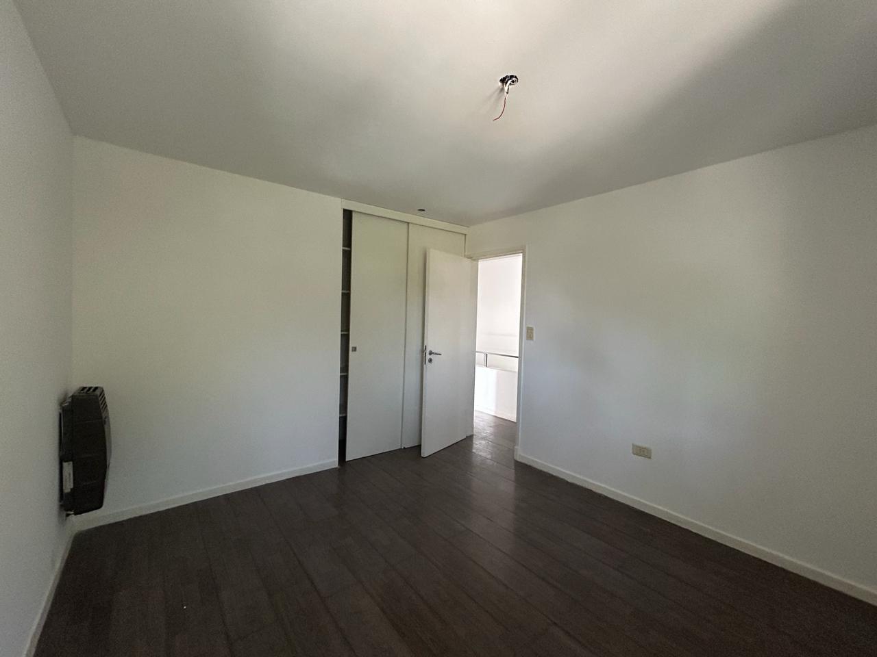 GRAN OPORTUNIDAD - VENTA CASA 3 DORM 3 BAÑOS GALERÍA Y PATIO - B° PALMAS DE CLARET