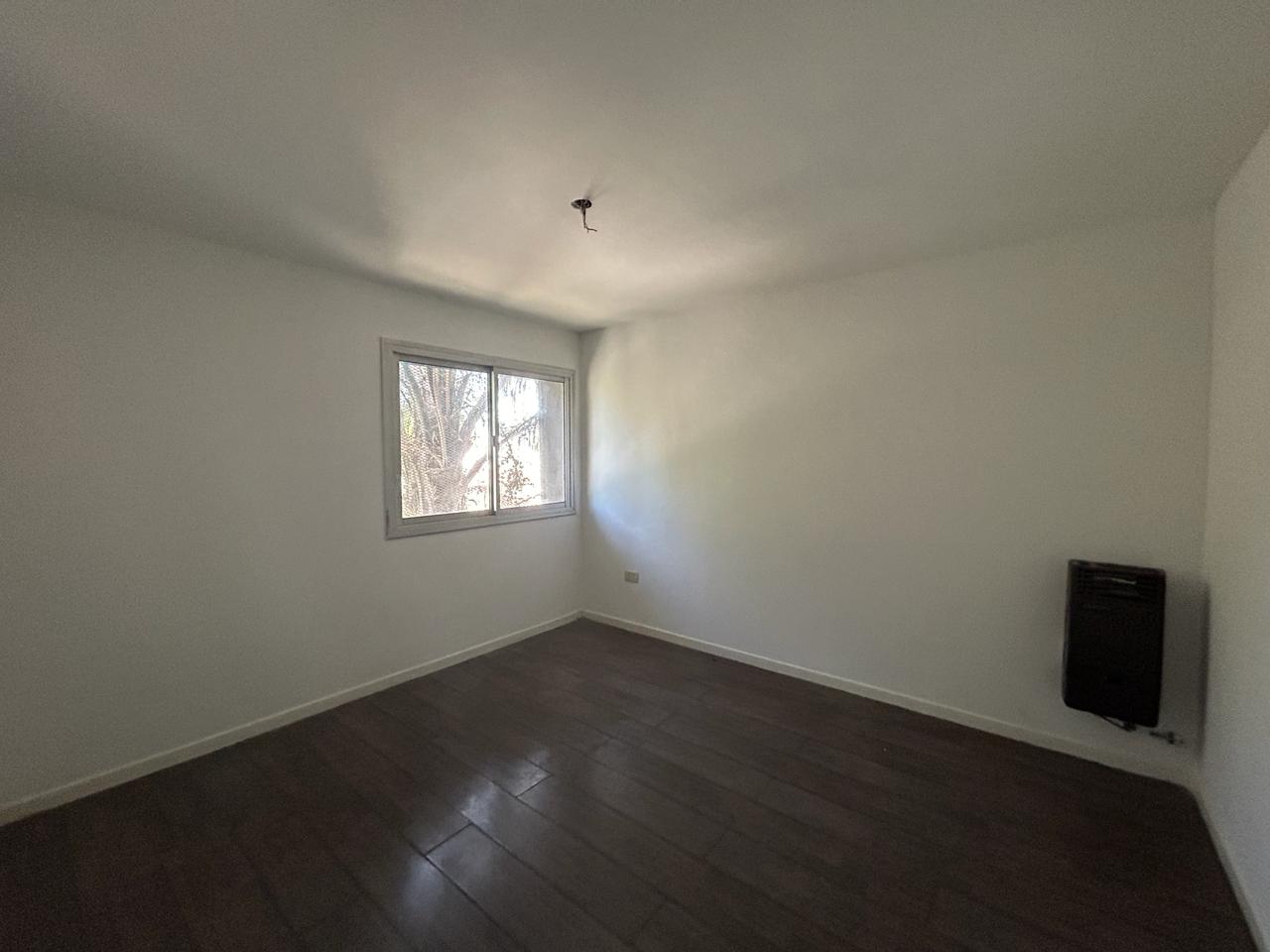 GRAN OPORTUNIDAD - VENTA CASA 3 DORM 3 BAÑOS GALERÍA Y PATIO - B° PALMAS DE CLARET