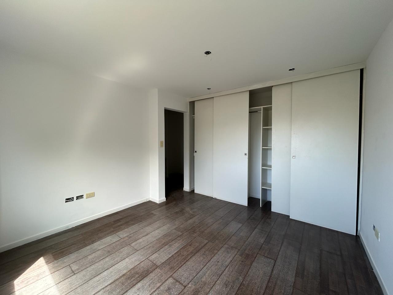 GRAN OPORTUNIDAD - VENTA CASA 3 DORM 3 BAÑOS GALERÍA Y PATIO - B° PALMAS DE CLARET