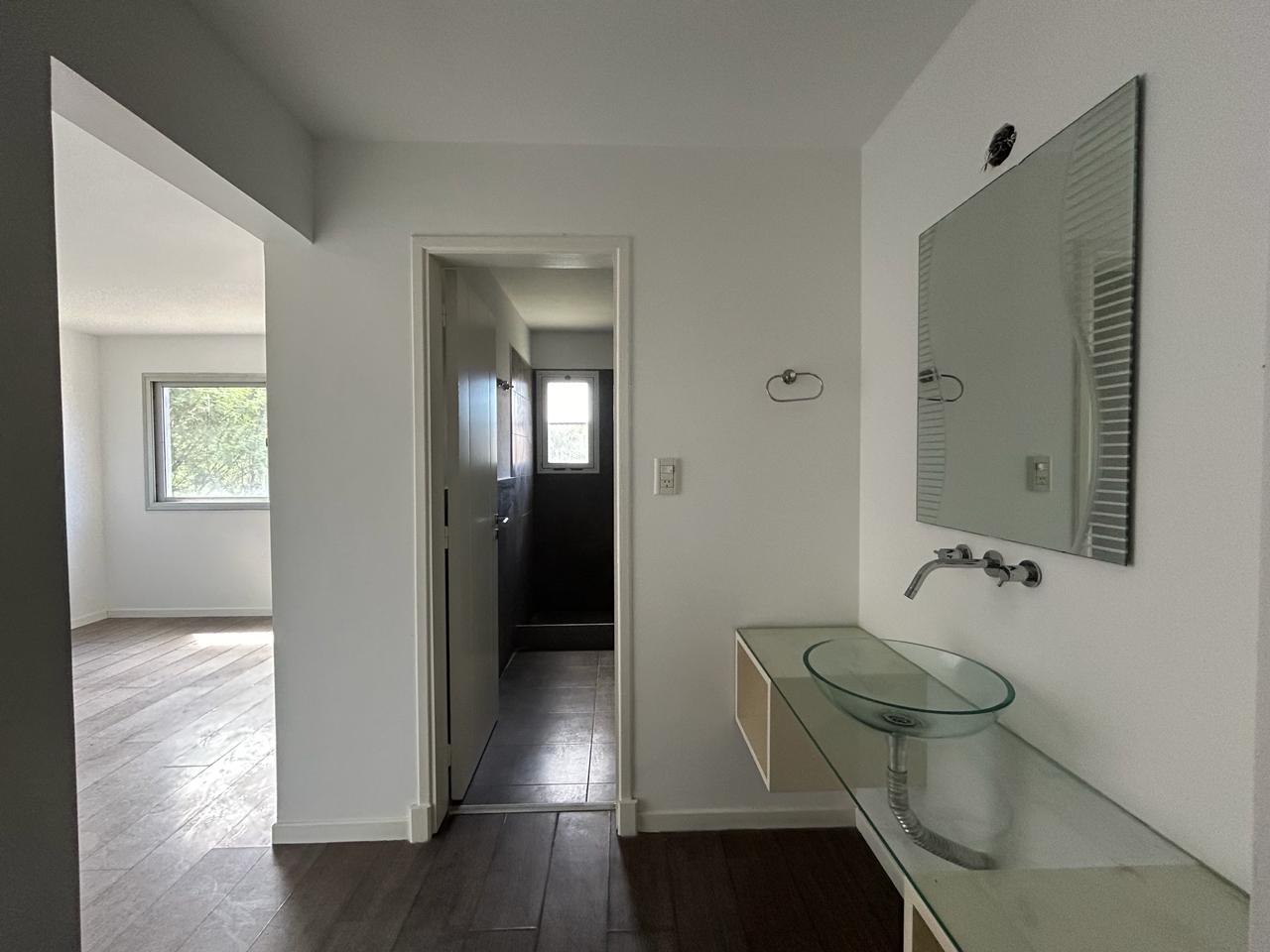 GRAN OPORTUNIDAD - VENTA CASA 3 DORM 3 BAÑOS GALERÍA Y PATIO - B° PALMAS DE CLARET