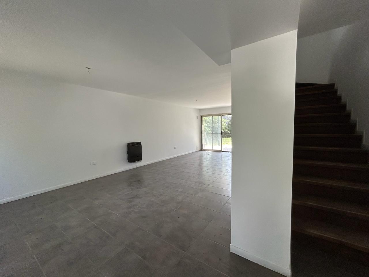 GRAN OPORTUNIDAD - VENTA CASA 3 DORM 3 BAÑOS GALERÍA Y PATIO - B° PALMAS DE CLARET