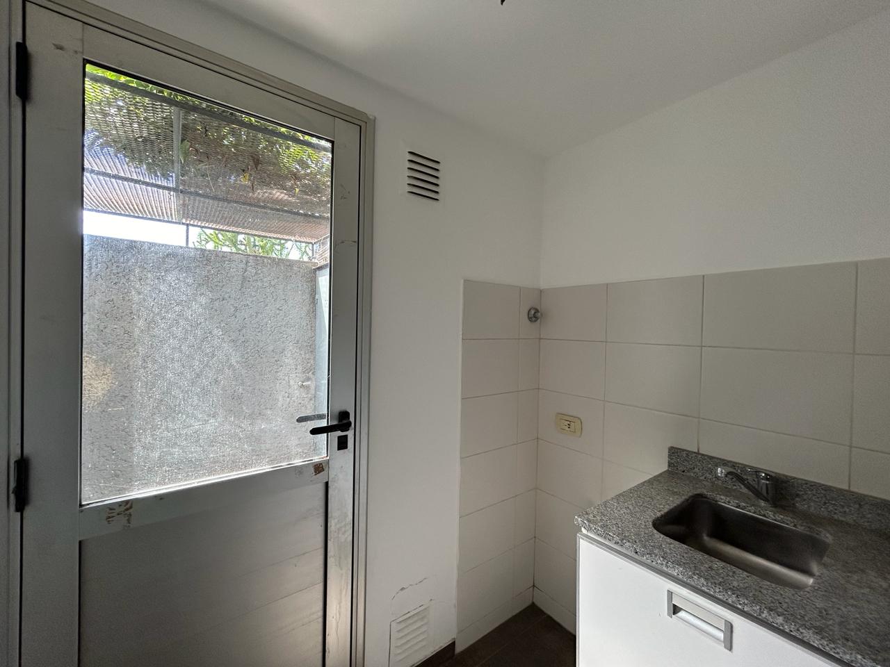 GRAN OPORTUNIDAD - VENTA CASA 3 DORM 3 BAÑOS GALERÍA Y PATIO - B° PALMAS DE CLARET