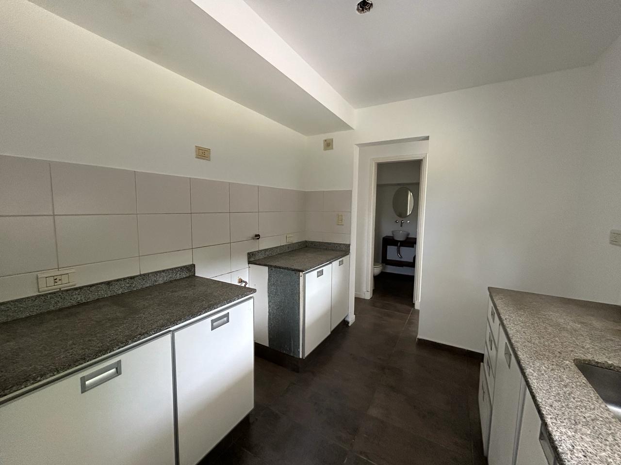 GRAN OPORTUNIDAD - VENTA CASA 3 DORM 3 BAÑOS GALERÍA Y PATIO - B° PALMAS DE CLARET