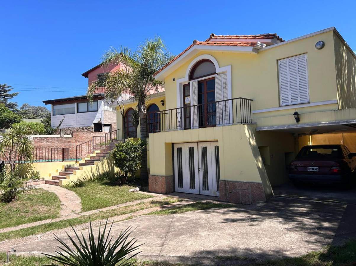SE VENDE IMPORTANTE CASA VILLA SUIZA CARLOS PAZ