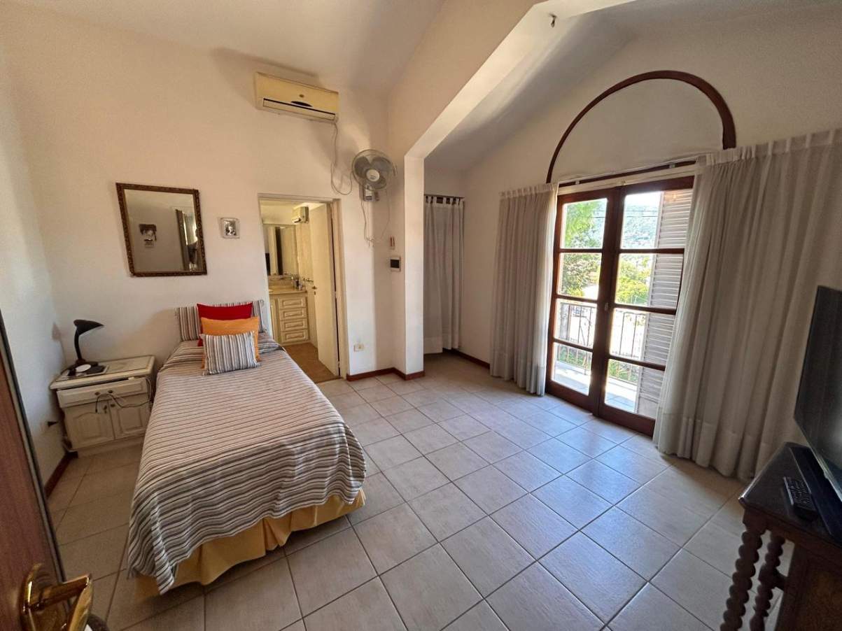 SE VENDE IMPORTANTE CASA VILLA SUIZA CARLOS PAZ