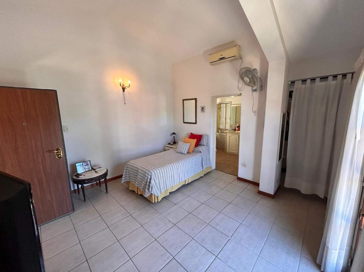 SE VENDE IMPORTANTE CASA VILLA SUIZA CARLOS PAZ