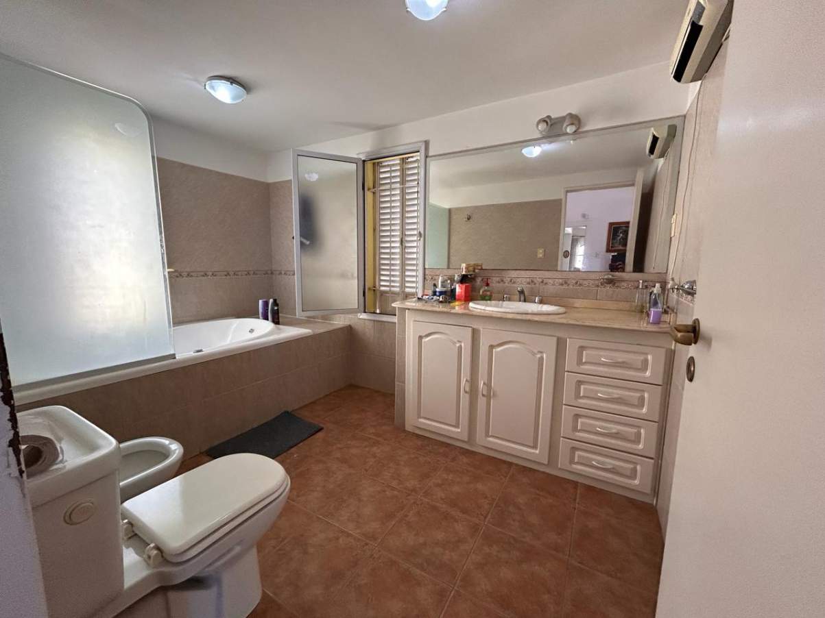 SE VENDE IMPORTANTE CASA VILLA SUIZA CARLOS PAZ