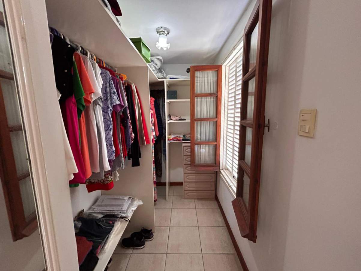 SE VENDE IMPORTANTE CASA VILLA SUIZA CARLOS PAZ