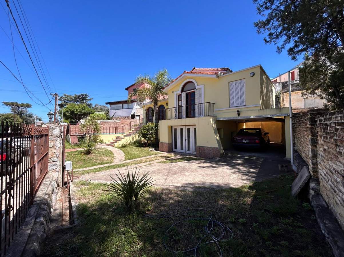 SE VENDE IMPORTANTE CASA VILLA SUIZA CARLOS PAZ