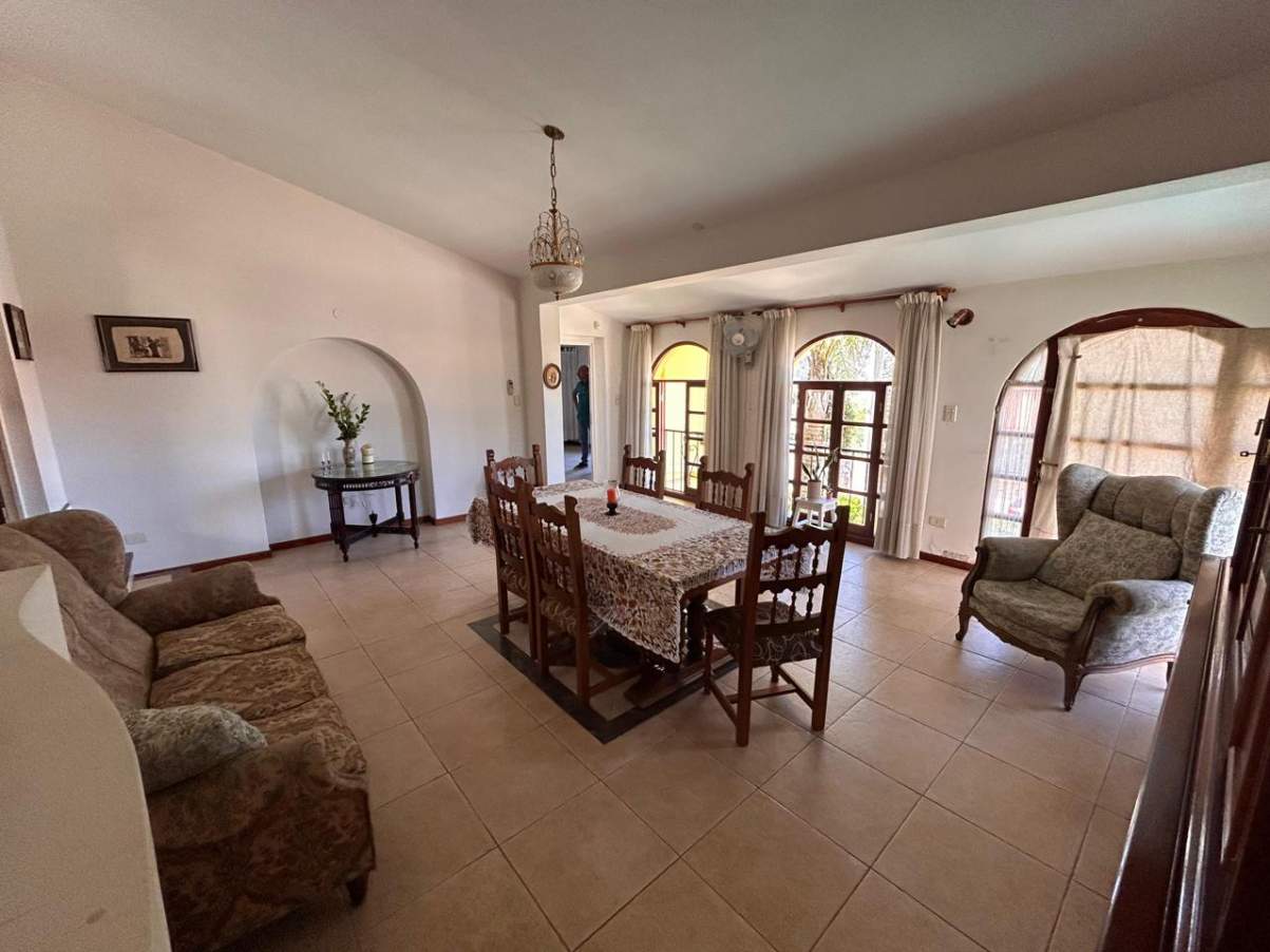 SE VENDE IMPORTANTE CASA VILLA SUIZA CARLOS PAZ