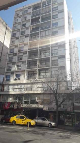 Se vende oficina centro sobre Av Colón