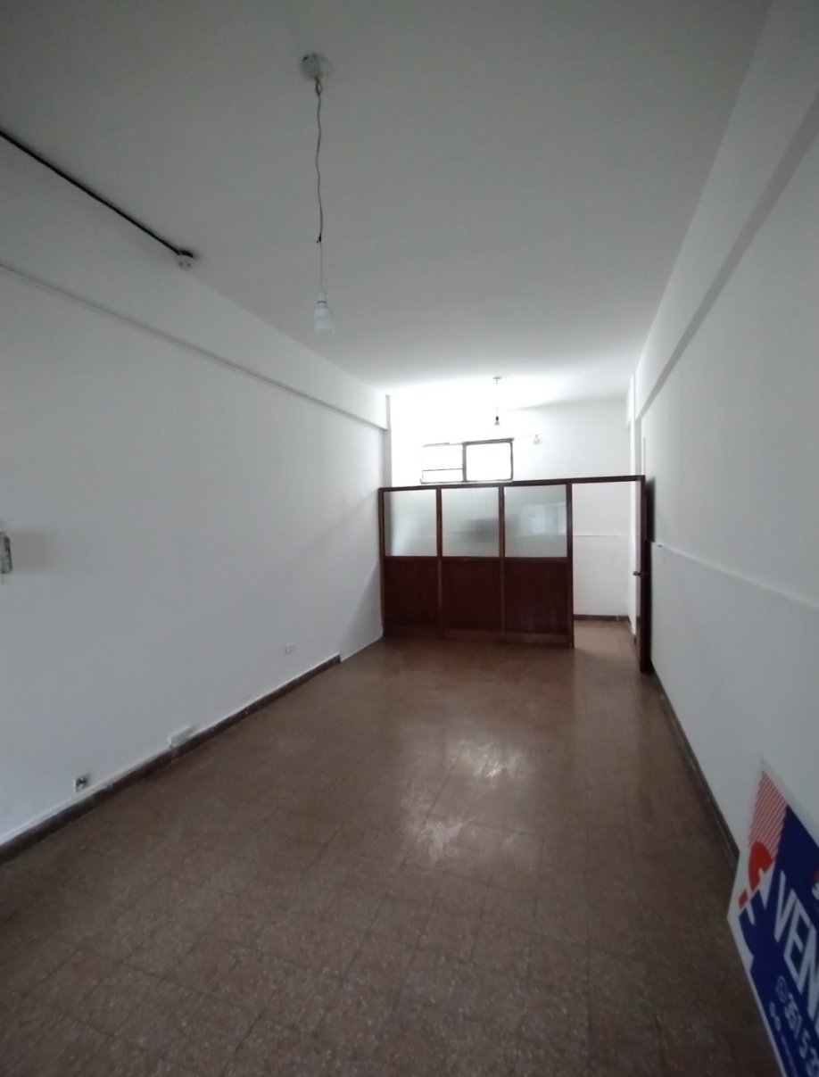 Se vende oficina centro sobre Av Colón