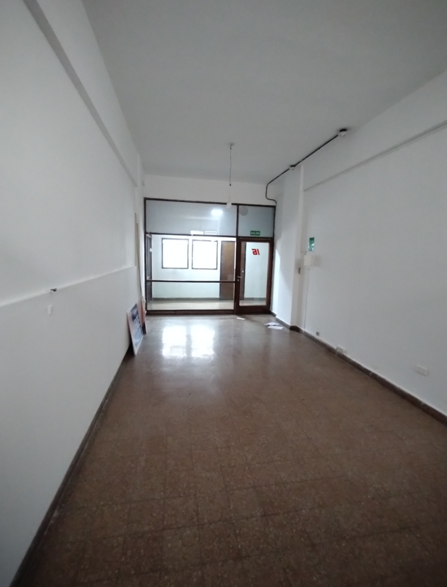 Se vende oficina centro sobre Av Colón