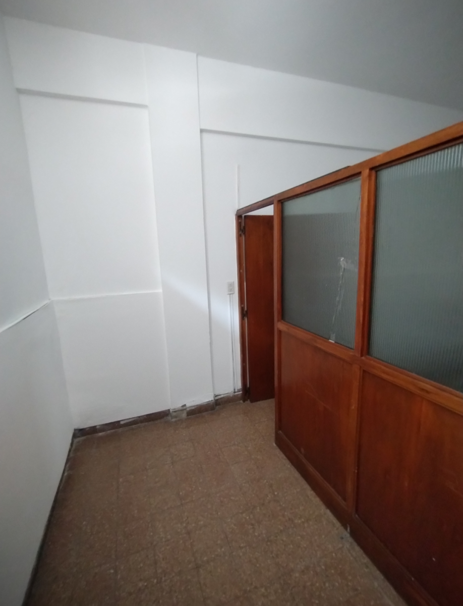 Se vende oficina centro sobre Av Colón