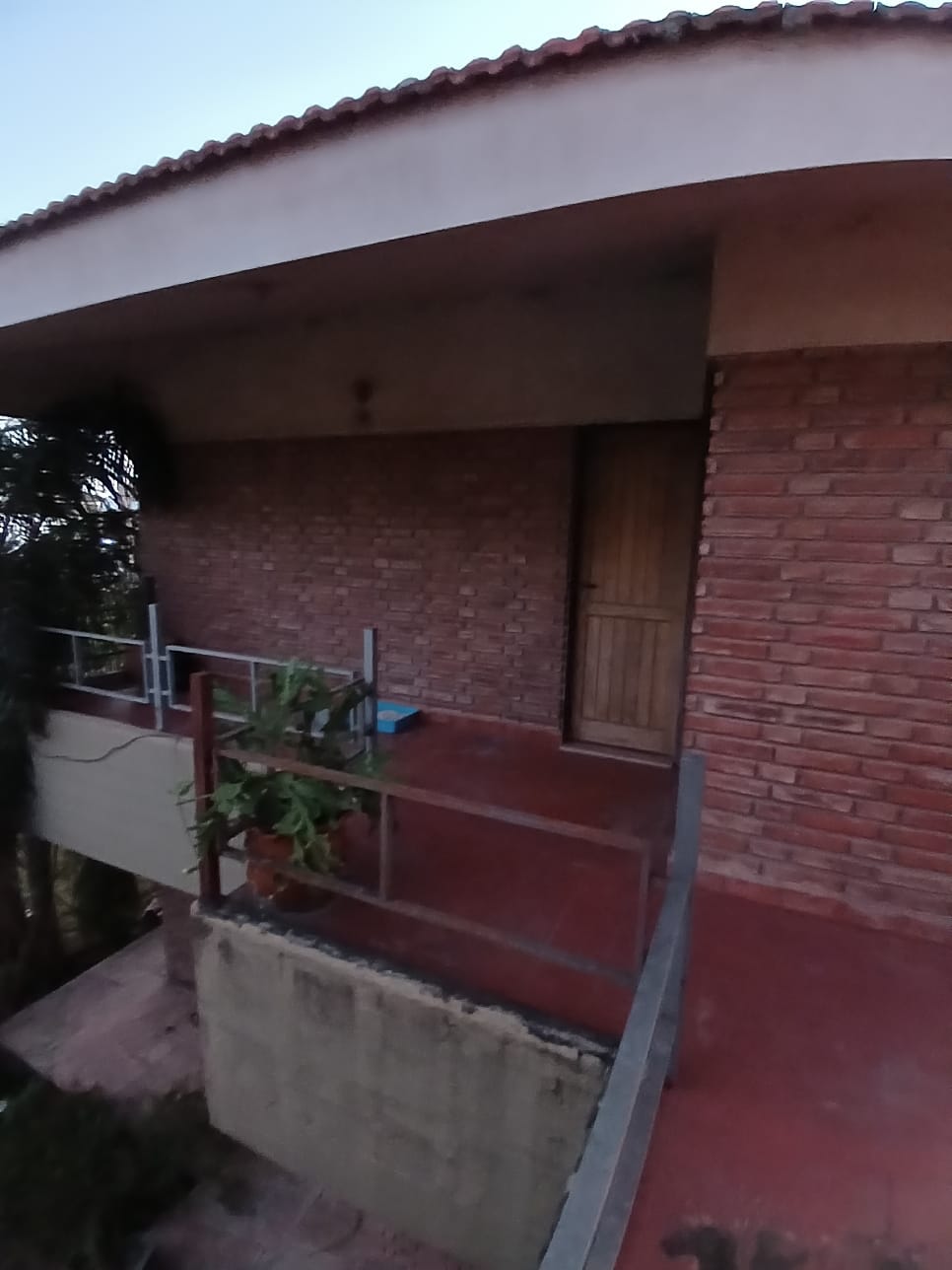 VENTA DE CASA 8 DORMITORIOS VILLA ALLENDE