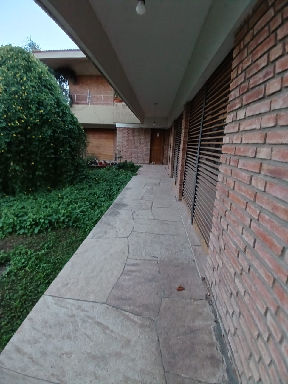 VENTA DE CASA 8 DORMITORIOS VILLA ALLENDE