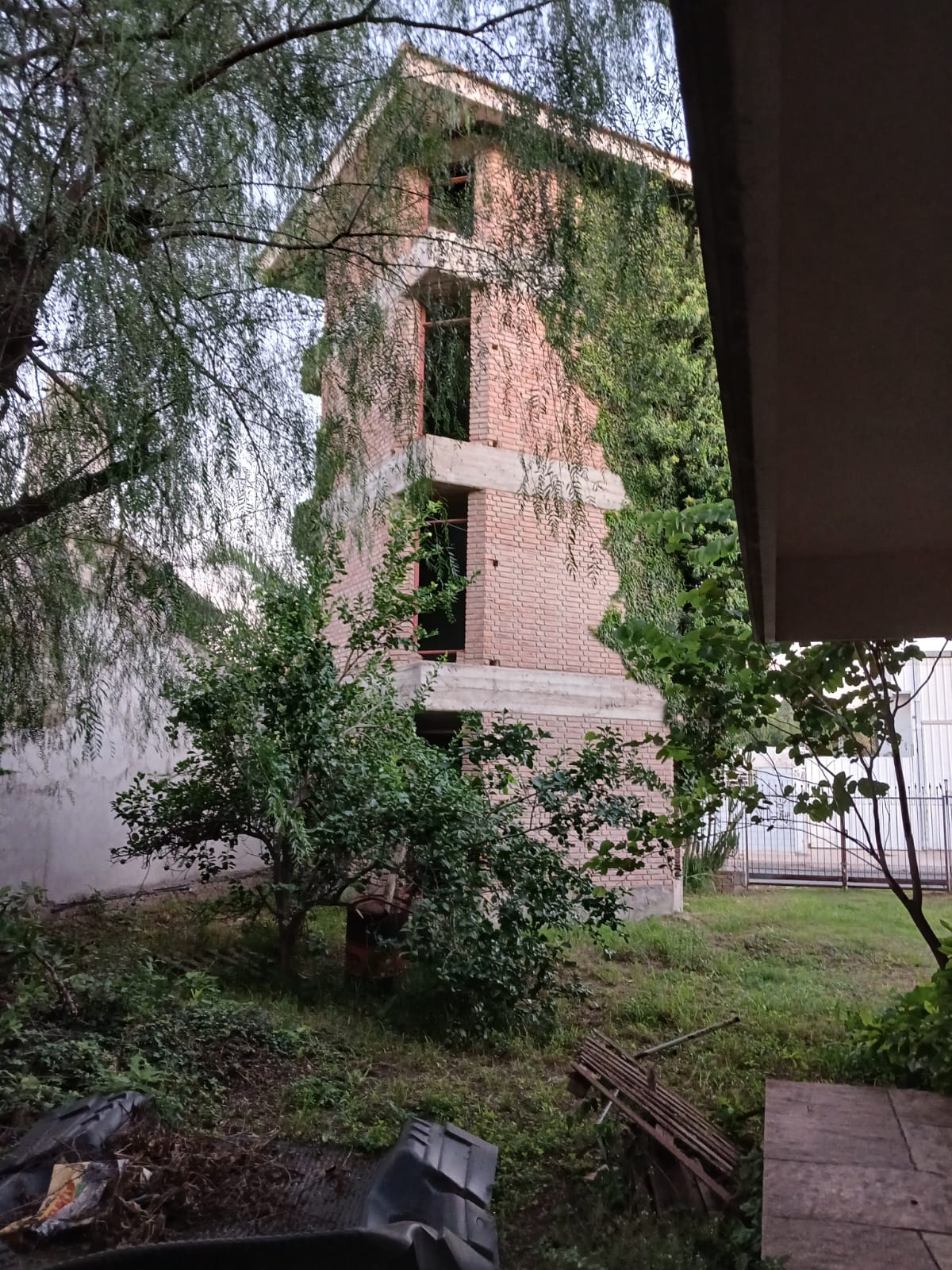 VENTA DE CASA 8 DORMITORIOS VILLA ALLENDE