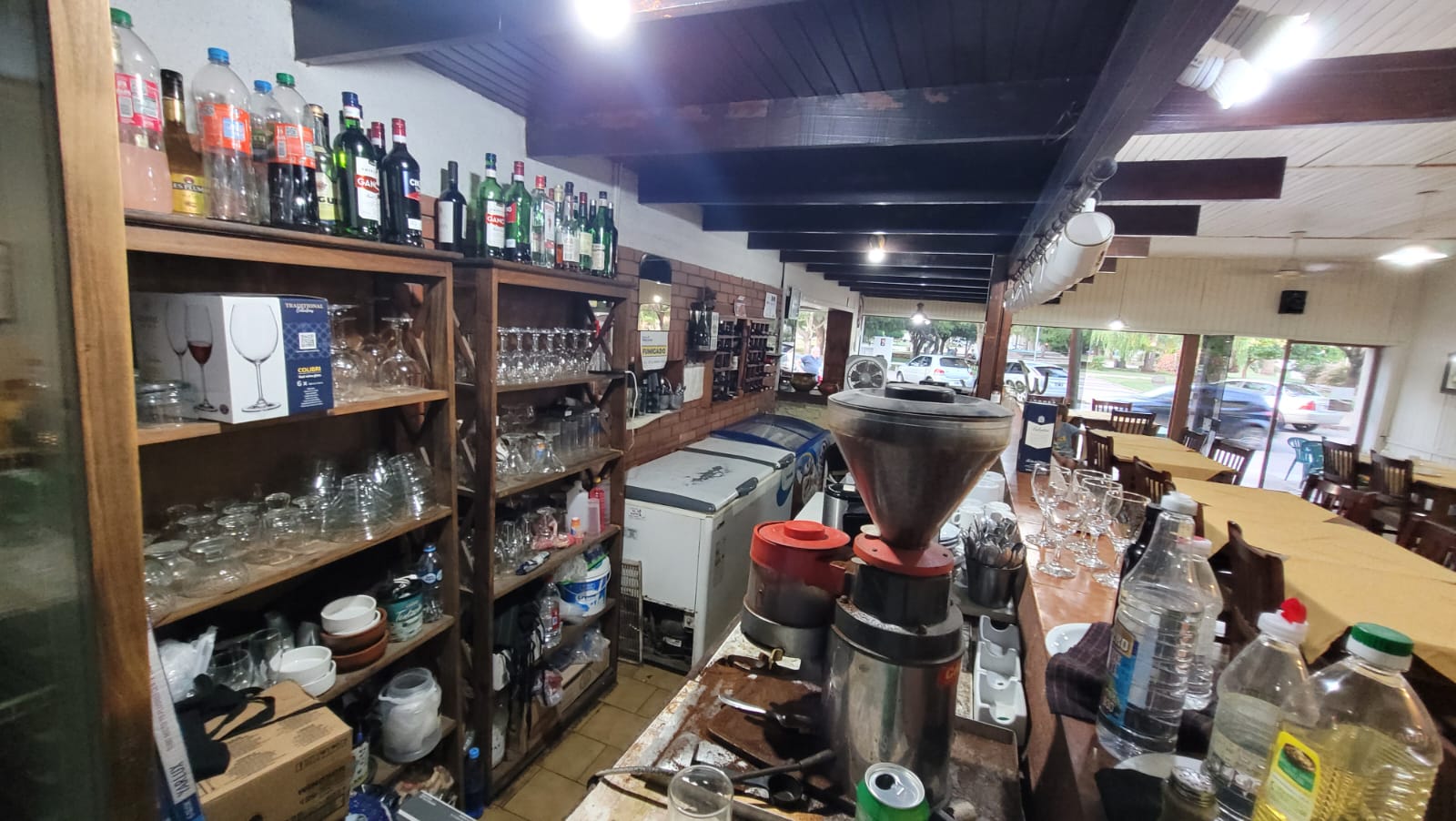 Inmueble en venta. Local comercial. Frente a la plaza. Centro, Hernando.